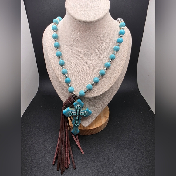 Jewelry - Turquoise Beaded Necklace with Cross Pendant (1868)